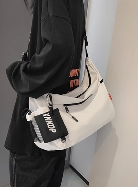 法国Colorin Kite斜挎包男生大容量出行轻便邮差包户外运动单肩包