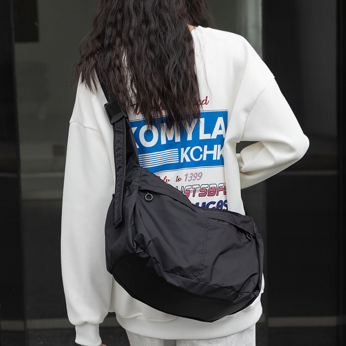 轻奢防水尼龙布饺子包男女同款斜挎包简约运动风大容量单肩托特包