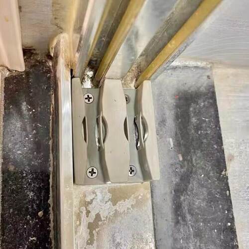 淋浴房配件浴室移门限位器移门滑块玻璃门止摆器玻璃门定位器特价