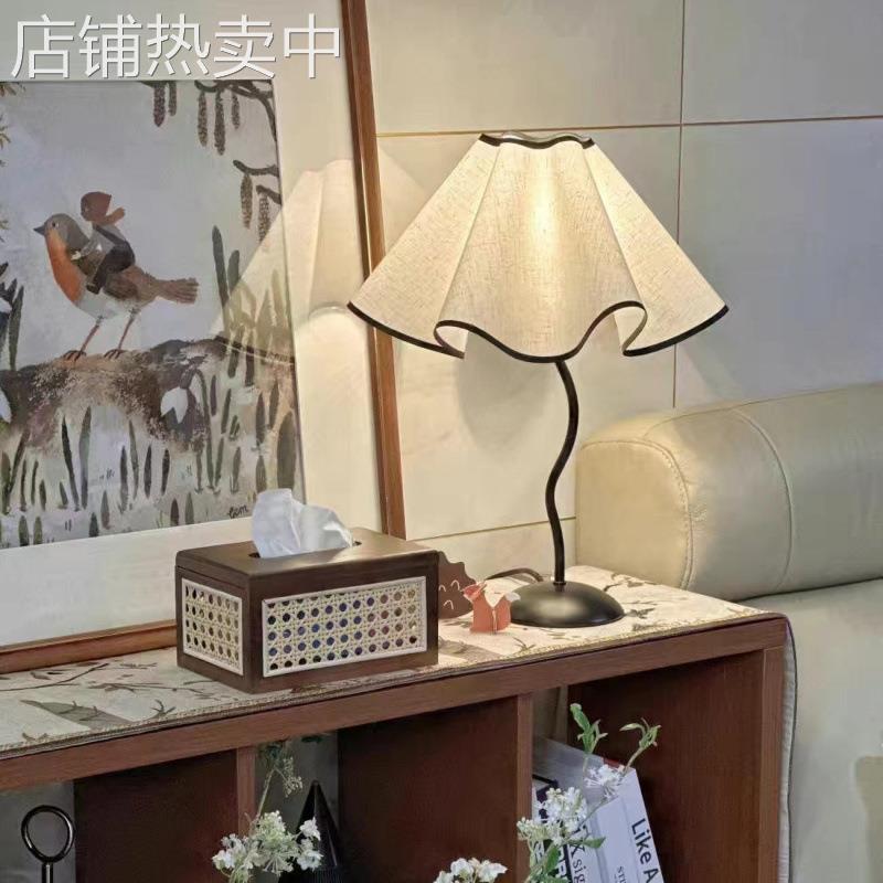 ins花瓣伞风网红台灯复古氛围灯简约家用小夜灯桌面床头卧室北欧