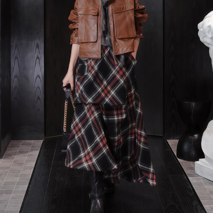 新款 復古洋氣高級感裙子 半身裙2025秋季 歐貨高端定制黑色紅格大碼