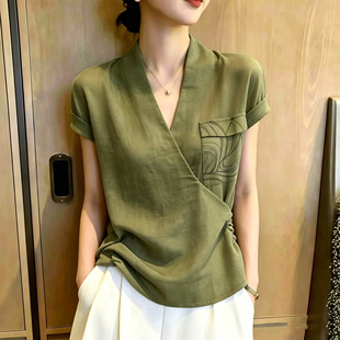 欧货高端气质橄榄绿色短袖上衣女2026夏季新款简约风百搭舒适小衫
