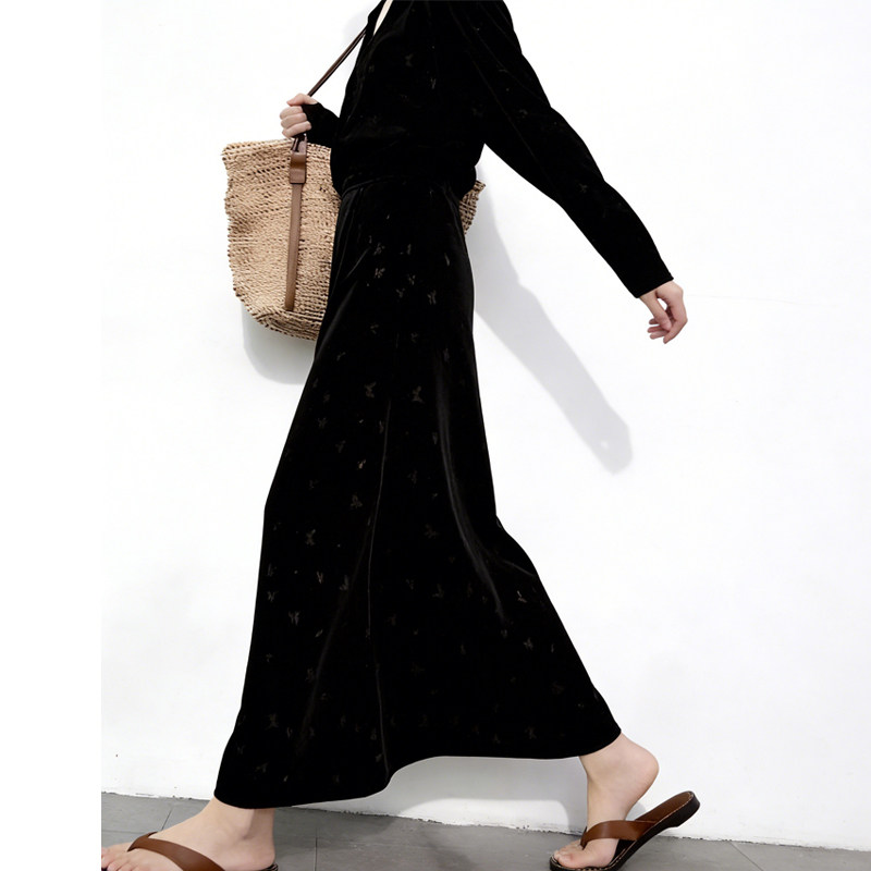 欧货高端定制黑色丝绒大码半身裙女2026早春新款碎花轻熟大摆裙子,女装/女士精品,大码半身裙,淘宝优惠券,粉丝福利购,淘宝优惠卷