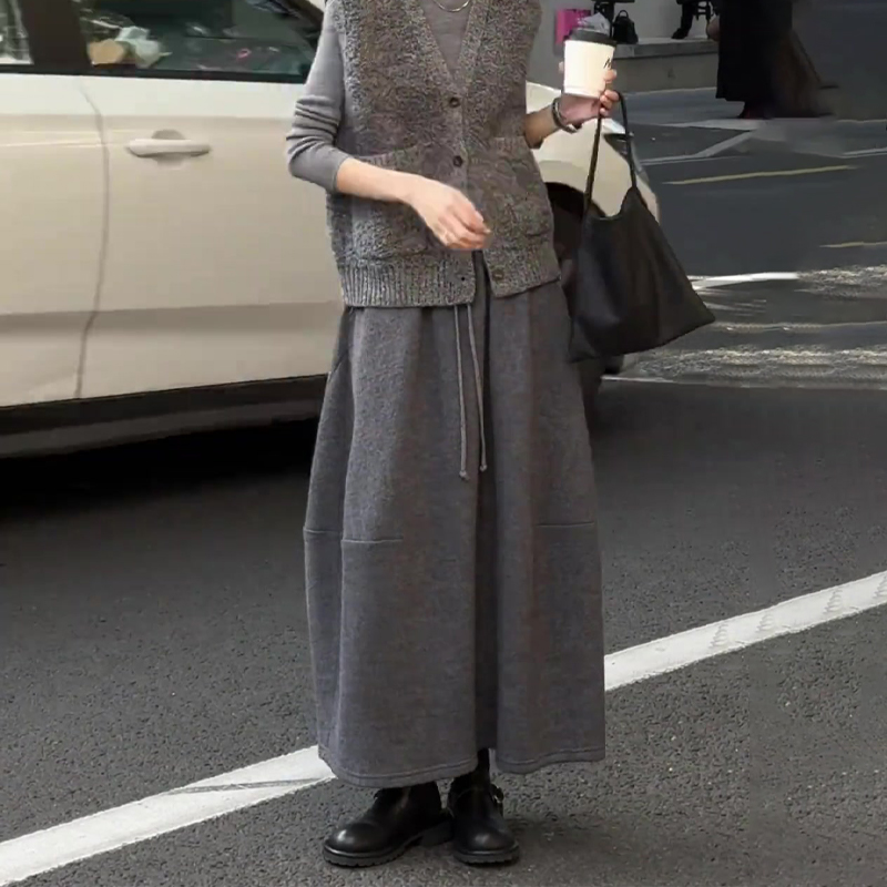 深灰色设计感休闲风半身裙女