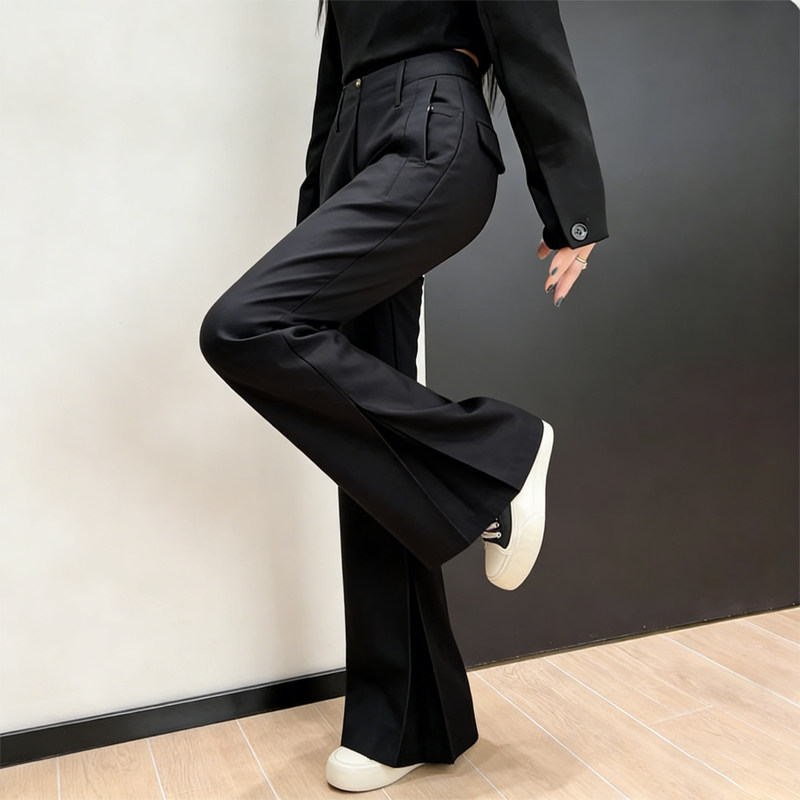 欧货高端定制黑色纽扣窄版直筒裤女2026早春新款修身休闲微喇裤子,女装/女士精品,大码裤装,淘宝优惠券,粉丝福利购,淘宝优惠卷