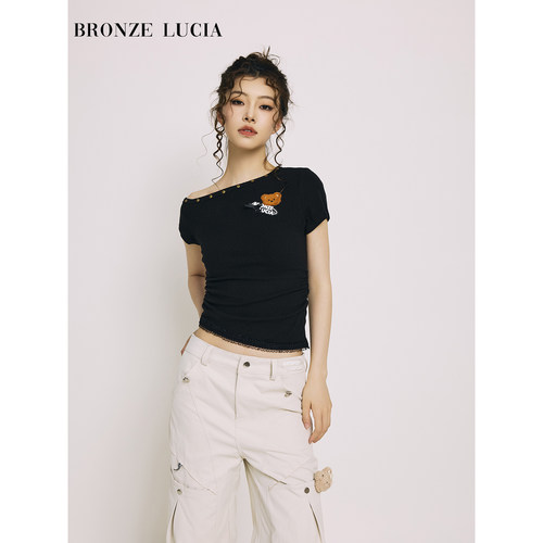 Bronze Lucia黑色少女风铆钉斜肩显瘦短款T恤