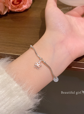 蓝色镂空花朵弹力绳手链