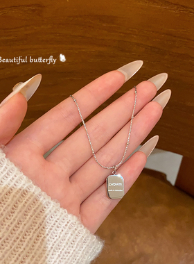 欧美风不掉色小方牌吊坠项链女钢制锁骨链轻奢简约卫衣配饰品女潮