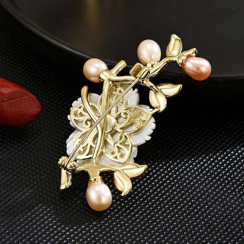 法式复古天然淡水珍珠贝母花朵胸针女气质优雅西装外套别针扣胸花,饰品/流行首饰/时尚饰品新,胸针,淘宝优惠券,粉丝福利购,淘宝优惠卷