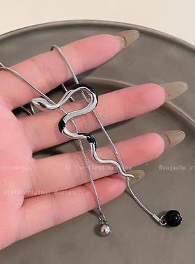 银色抽拉小蛇项链女秋冬2025新款轻奢高级感卫衣链长款毛衣链配饰