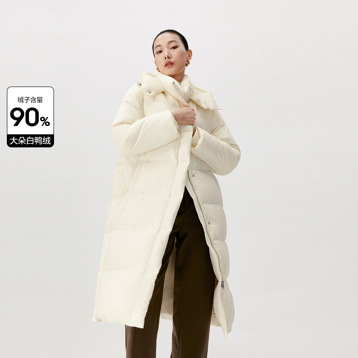 太平鸟女装2023年冬季新款长款连帽羽绒服A1ACD4528