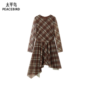 太平鸟格纹长袖针织连衣裙不规则裙摆A3FAF3264