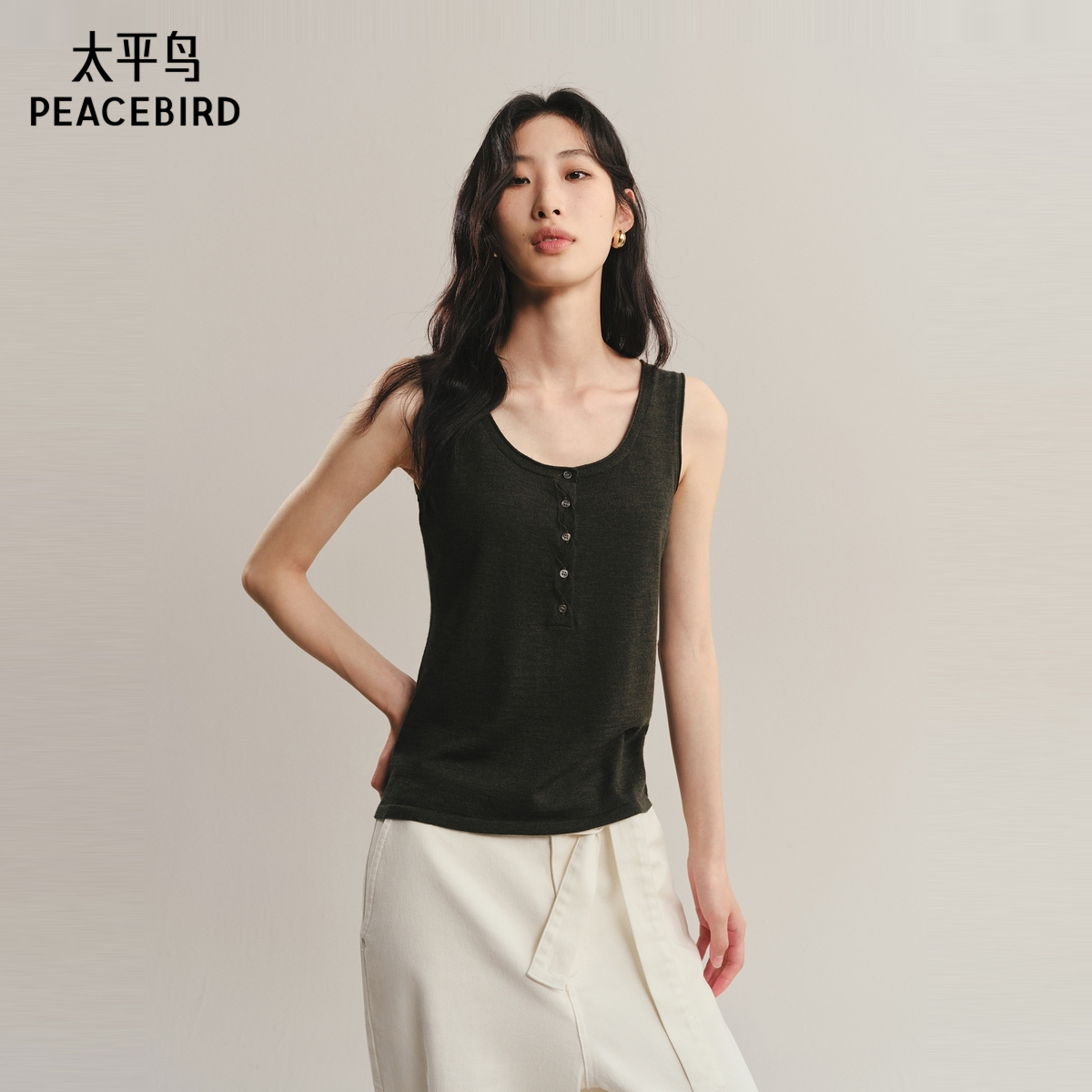 【商场同款】太平鸟女士扬子纱全羊毛U领门襟绞花线背心A1EFF3310