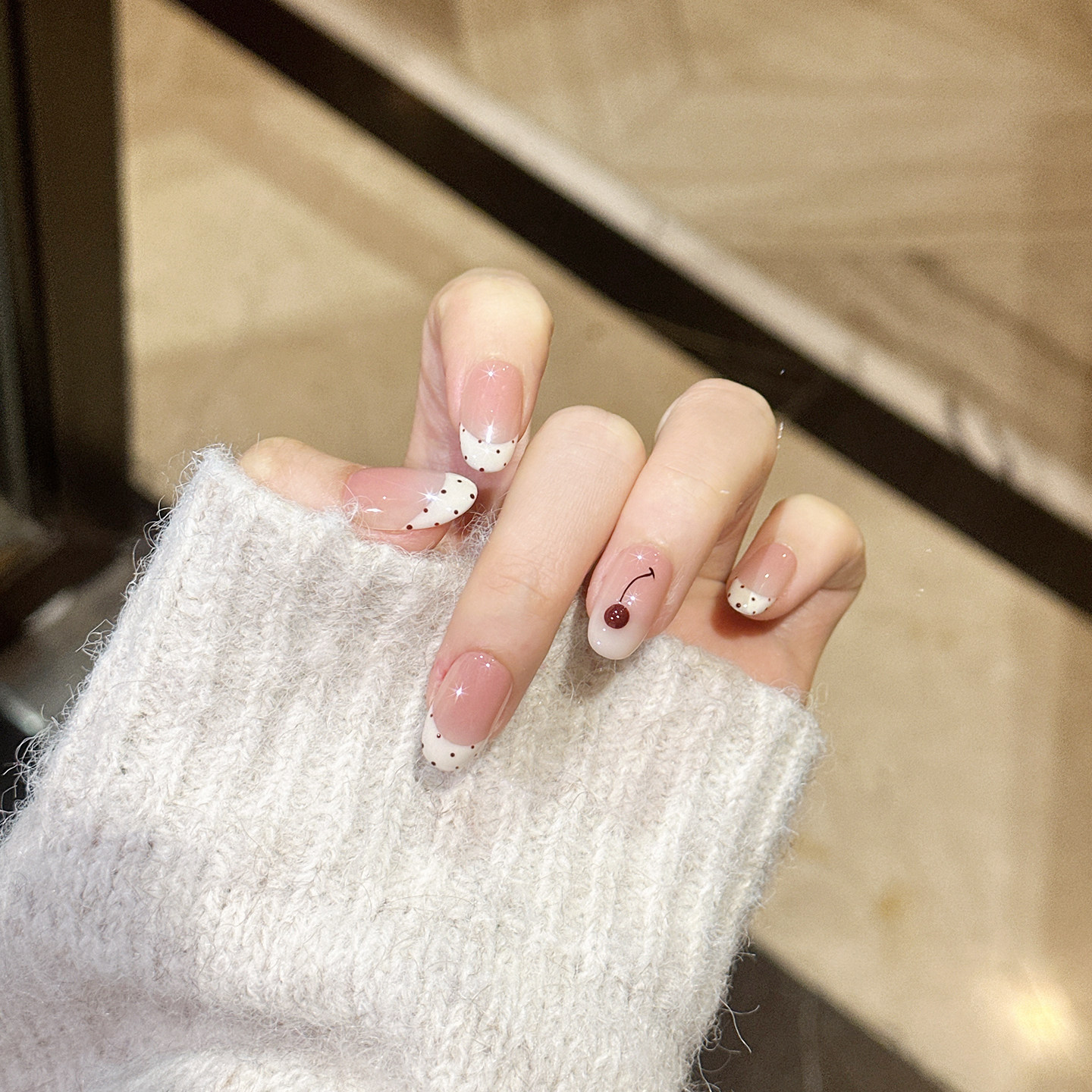 网红同款法式波点立体樱桃美甲温柔显白可爱ins短款纯手工穿戴甲,彩妆/香水/美妆工具,穿戴甲/甲片,淘宝优惠券,粉丝福利购,淘宝优惠卷