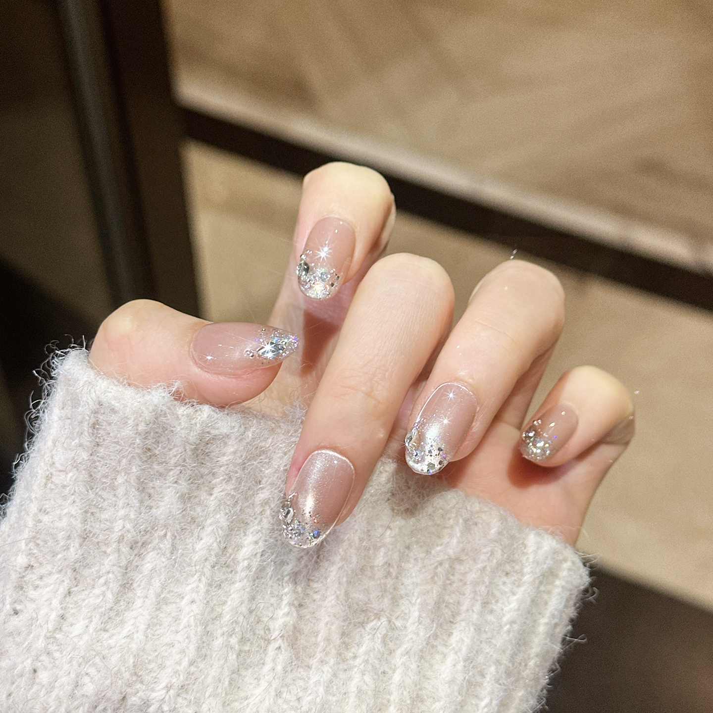 短款法式满钻显白裸色美甲气质简约爆闪纯欲穿戴甲可拆卸指甲贴片