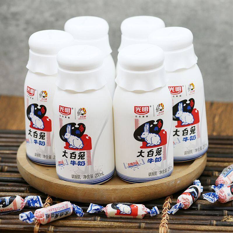 光明x大白兔牛奶250ml*8瓶装牛乳奶糖风味饮品儿童学生网红奶整箱