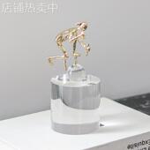 轻奢水晶圆柱底座劳动人物摆件高级感艺术样板房酒店别墅软装 饰品