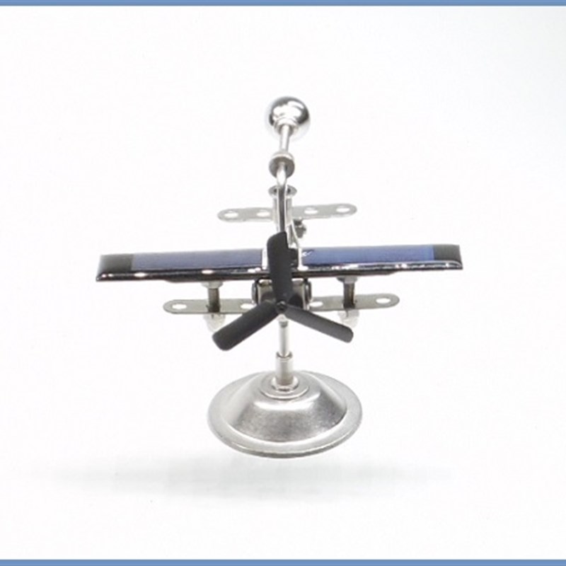 新款太阳能车载飞机m摆件 平衡旋转飞机创意个性动态金属车饰摆件