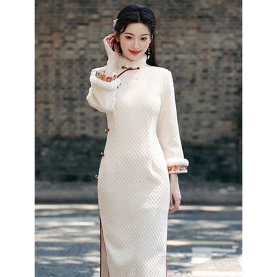 新中式改良旗袍2025新款女冬季毛领长袖国风高端年轻款日常连衣裙