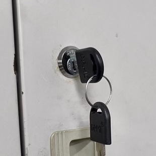 抽屉锁芯转舌锁文件柜锁子偏芯锁卷柜储物柜更衣柜锁芯小锁头