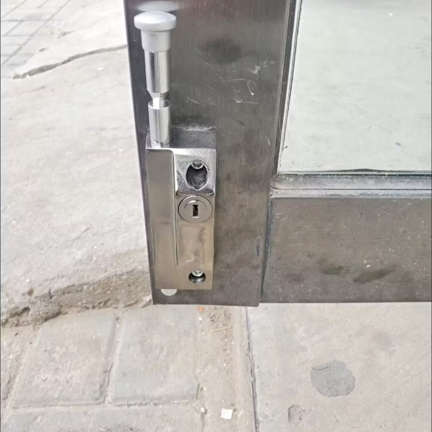 门插销锁旋转门锁自动旋转门木门铝合金有框门弹簧插销锁地插销锁图片