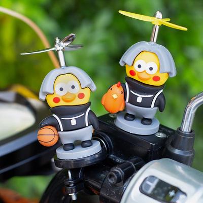 飒飒电动车摆件鸡形兜风