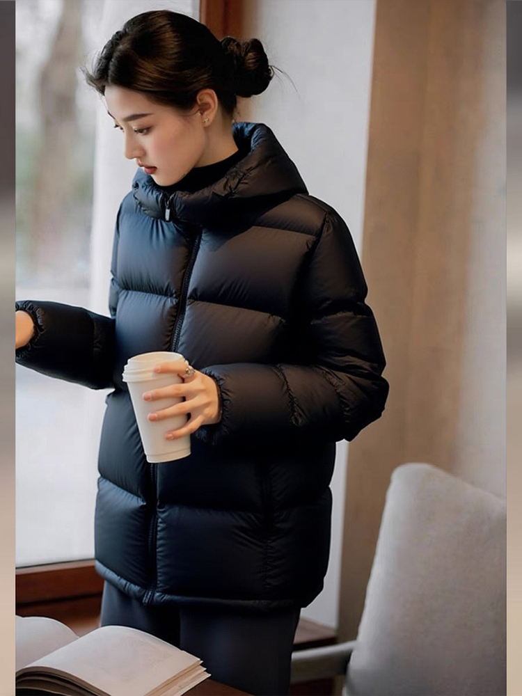 秋冬季2025年新款时尚高级感黑色连帽白鸭绒羽绒服保暖显瘦面包服