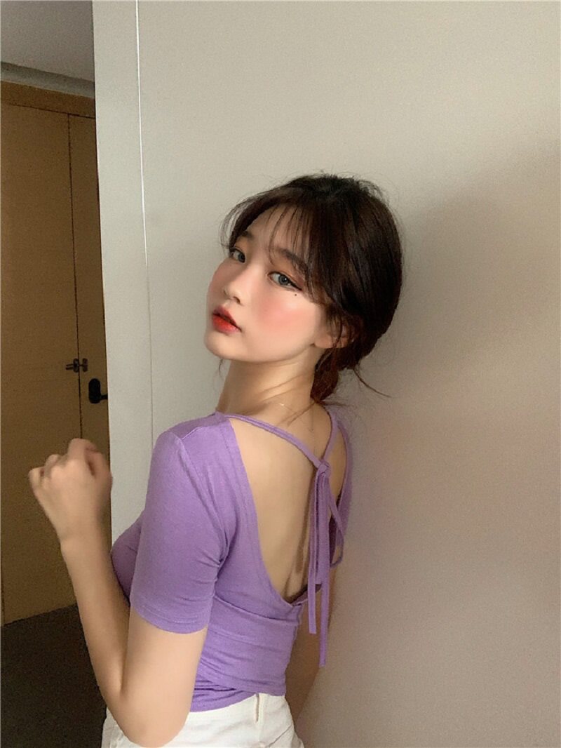 여성을위한 여름 새 스타일 계획 오픈 백 티셔츠 프랑스어 U 넥 반팔 디자인 스커트와 섹시한 틈새 짧은 탑