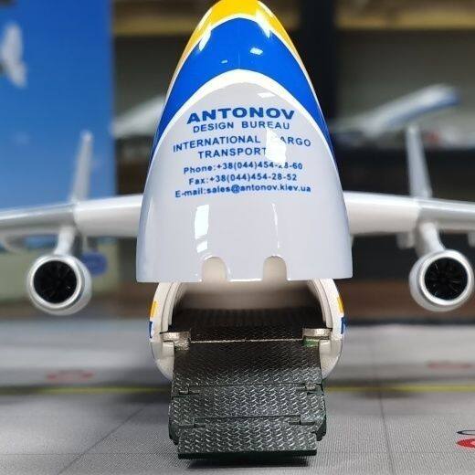 Antonov AN-225 Mriya təyyarə modeli 1:200 miqyaslı
