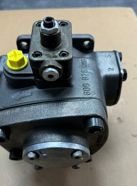 力士乐液压泵R900506808 PV7-1X/63-71RE07MC0-16柱塞泵