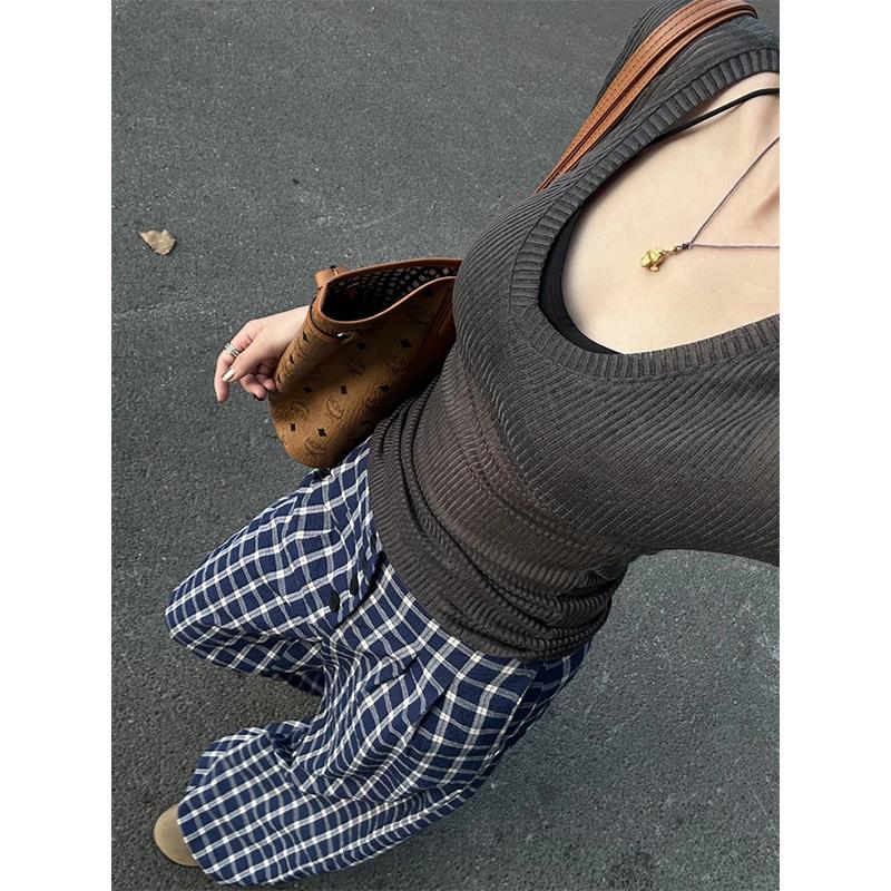 2025新款韩版2025春秋V领辣妹风性感针织打底衫女肌理感chic绝美