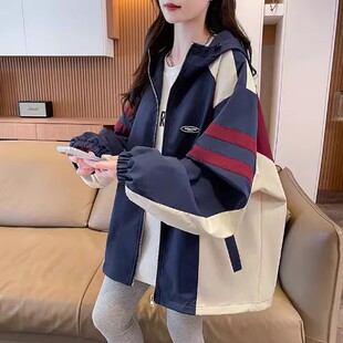 美式复古拼色休闲冲锋衣外套女2026春秋新款宽松大码学生连帽夹克