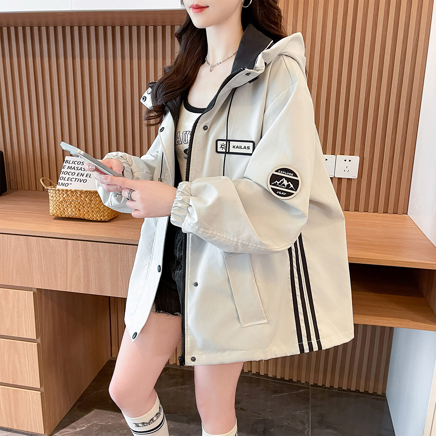 美式冲锋衣外套女春秋2026新款宽松大码休闲情侣连帽工装风衣夹克