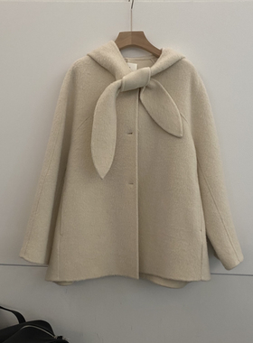 C一善系带蝴蝶结领宽松羊毛外套(配可拆卸帽子)（含75羊毛）51706