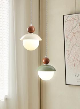 Cream hat designer, bedroom head chandelier, 2025.