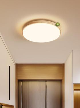 In the hallway, the Japanese-style lumber wind silhouettes a