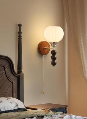 The French medium-winded bedroom bedhead pulls a line of sol