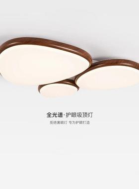 In the Japanese relic living room, the walnut wooden pebbles