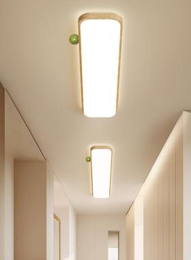 The lumber wind has a long paste, and the cream wind has a s