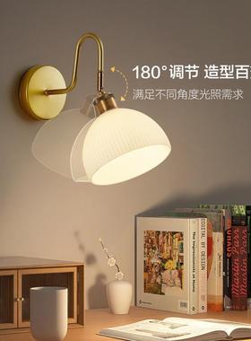 The daylights of the silent bedroom bedlights and the backst