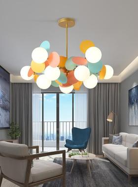 The modern Nordic congenial chandeliers suck on the caplight
