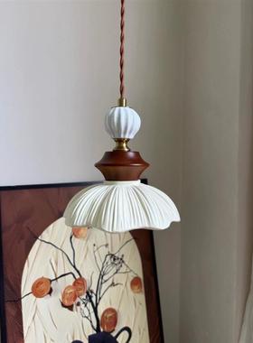 Cream windnet red passage light orchids of the Nordic middle