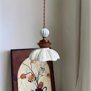 passage light Nordic windnet middle the red Cream orchids