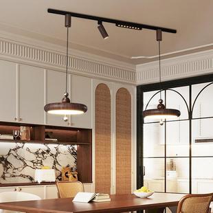 the Guenji restaurant The light are and chandeliers