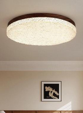 In the middle-winded bedroom, top-lighting, reminiscent, ver