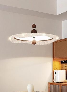 A new chandelier chandelier for the French mid-wind restaura