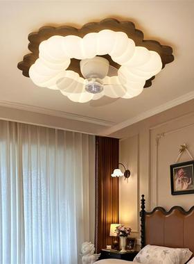 The French medium-winded bedroom is a six-degree walnut wood