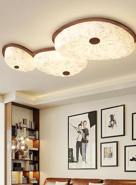 The French wind-sniffing toplight, the Soong-mei living room