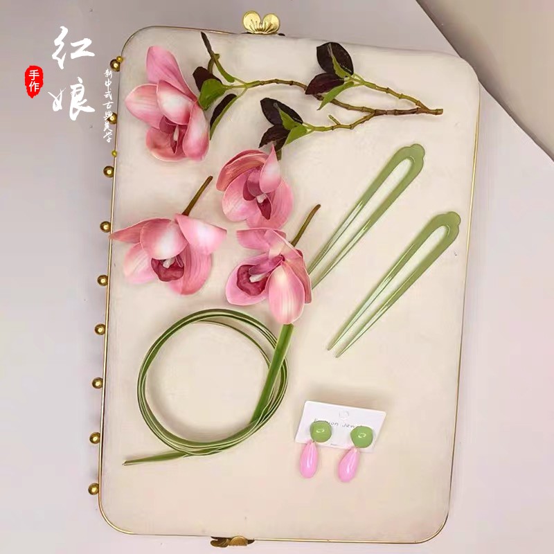 原创设计新娘头饰粉红色花朵发簪简约气质发饰头饰旗袍敬酒服配饰