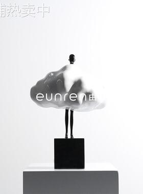 简约现代白色树脂抽象几何艺术云中人样板间客厅电视柜桌面摆件